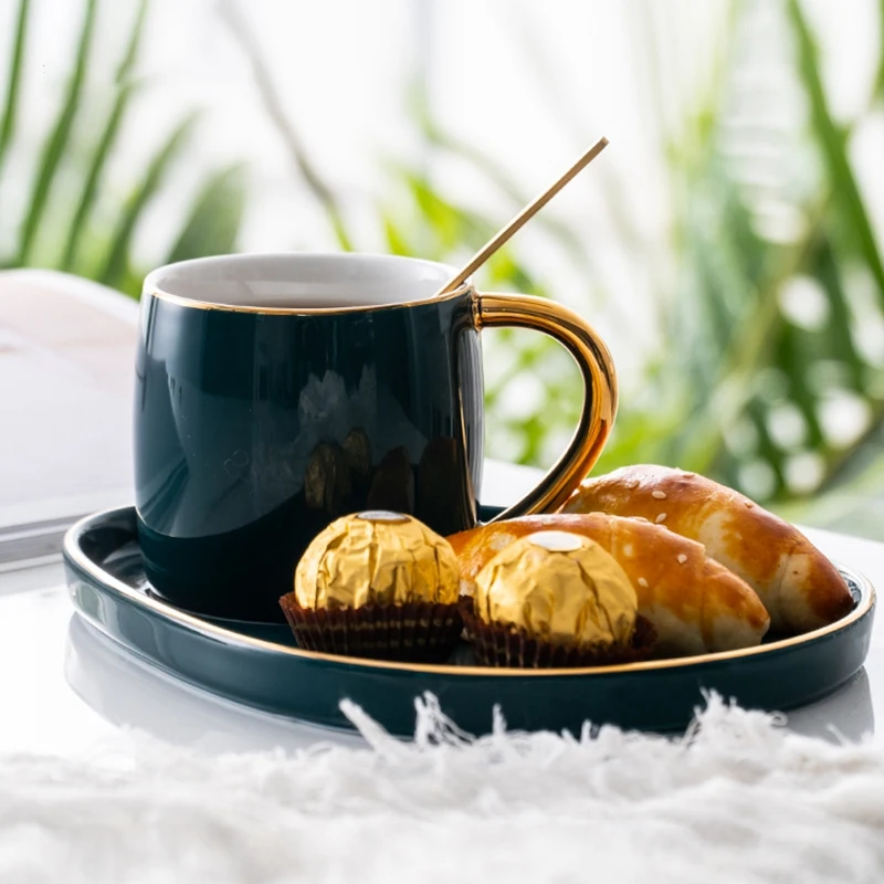 Koop Japanse Stijl Luxe Keramische Cup Met Plaat Creatieve Goud Koffie Mok Snack Schotel Set Eenvoudige Engels Afternoon Tea Cup Met lepel