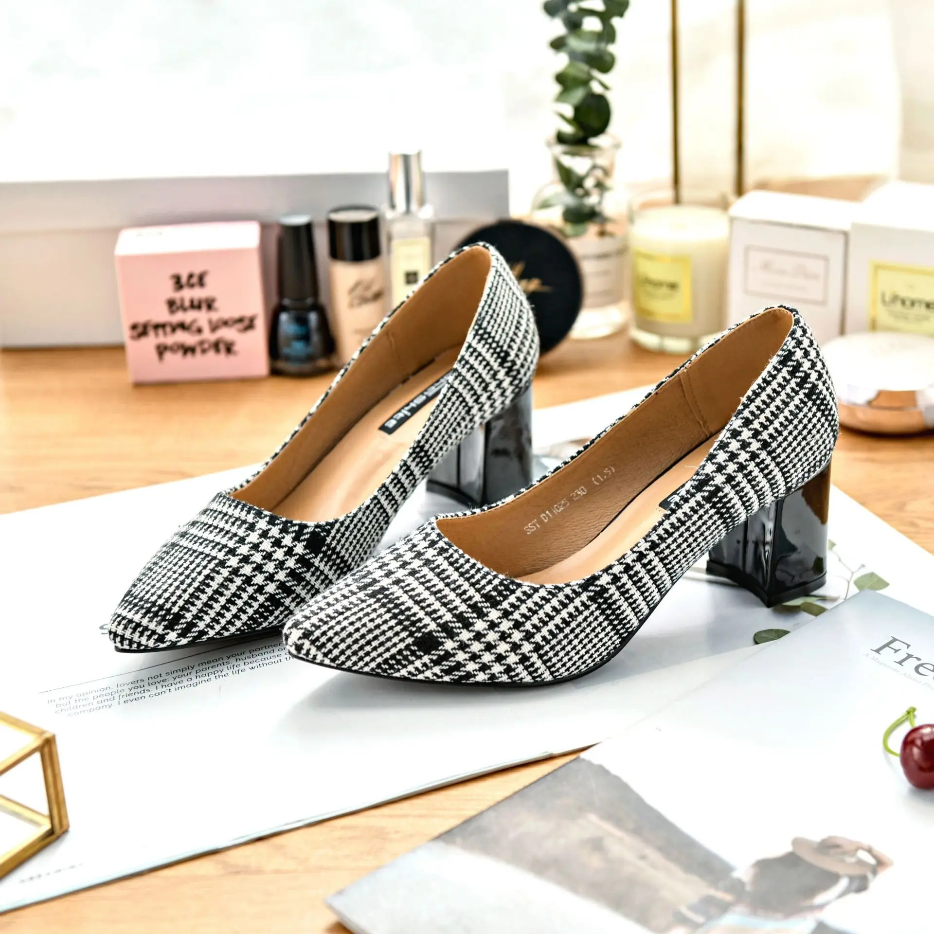 

2019 Spring Summer New Style Korean-style bai da bu Fabric Pointed-Toe High-heeled Shoes Chunky-Heel Shoes Office Commuter