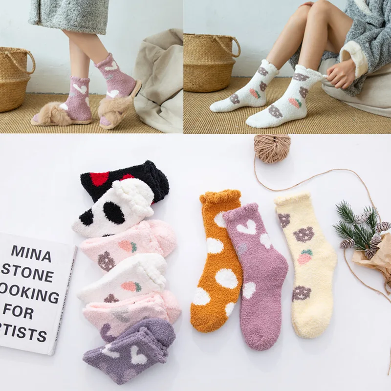 

LEOSOXS Women's socks Coral velvet love large polka dot strawberry design home sleep socks fashion casual middle tube warm socks