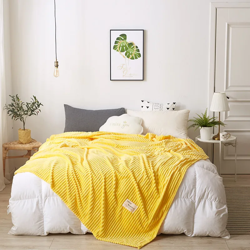 Одноцветное Коралловое Флисовое одеяло, одеяло на диван-кровать для дома, теплое пуховое одеяло, офисное одеяло, большой размер, Рождественское украшение, одеяло - Цвет: Светло-желтый