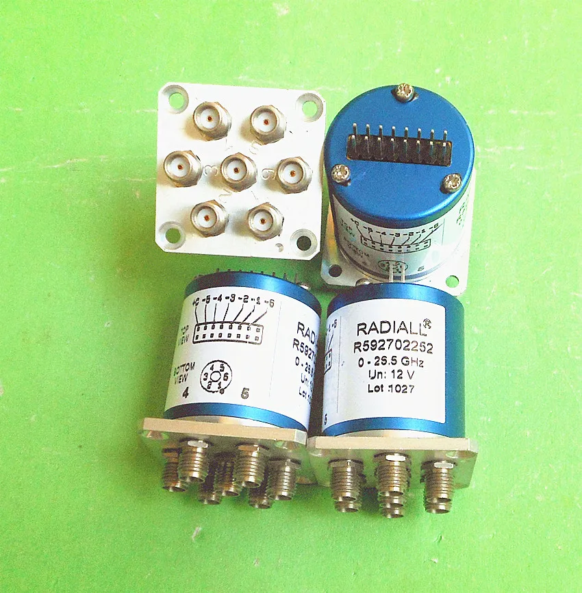 

RADIALL R592702252 26,5 ГГц 12V RF одна точка шесть SMA радиочастоты коаксиальный СВЧ-переключатель