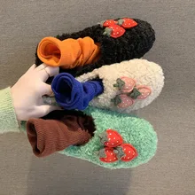 Зимние женские водонепроницаемые мокасины; балетки на плоской подошве для женщин; милые теплые балетки на плоской платформе черного цвета с рисунком клубники; женские балетки на меху; лоферы