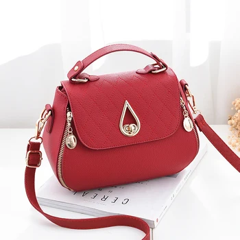 

2019 new small fairy brim fresh joker contracted one shoulder saddle bag