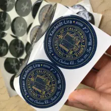 Пользовательские логотипы Напечатанные Персонализированные этикетки многоцветные клейкие наклейки Скрапбукинг глянцевый, ламинированный 100 шт