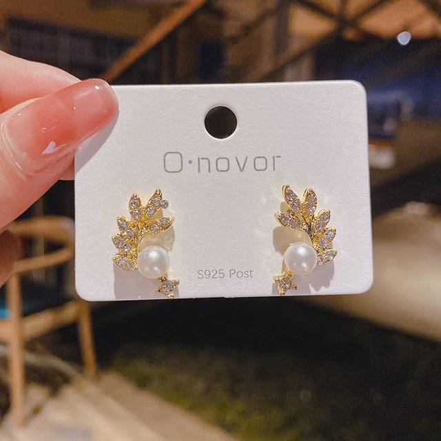 Korean Arrival Metal Trendy Fresh Lovely Sweet Grey Leaf Stud Earrings For Women 2022 Fashion Jewelry