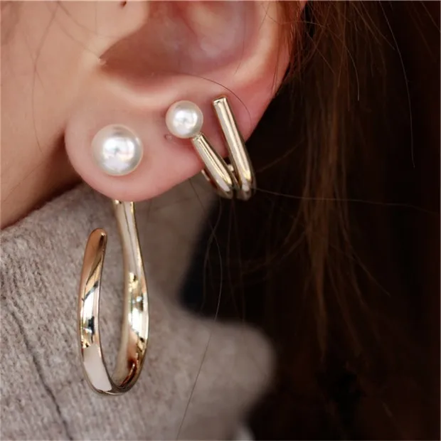 

HUANZHI 2019 New Trendy Exaggeration Geometric Shape Asymmetry Curve Pearl Stud Earrings for Woman Girl Party Jewelry