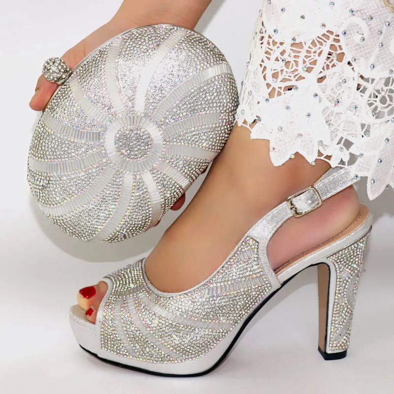 CR177 银色白底RMB210 38-42 12CM