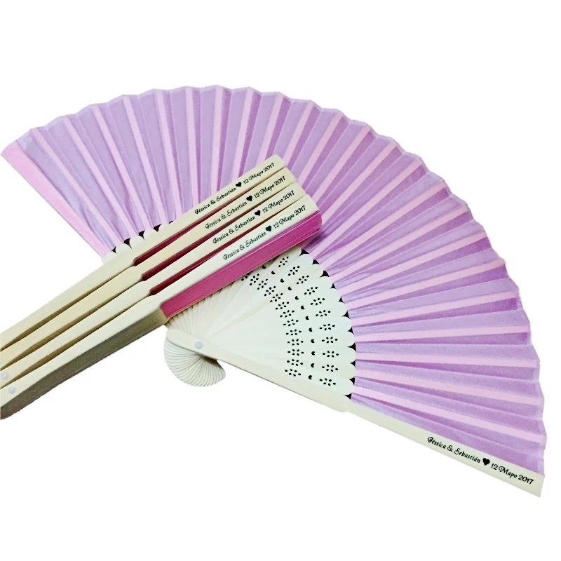 

80 шт. напечатанный на заказ бамбуковый Шелковый Ручной Веер свадебный подарок в сумке из органзы персонализированный с именами невесты и жениха и датой для гостей