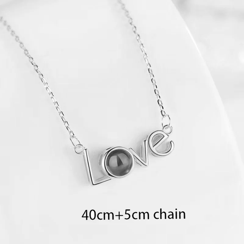 Collier Projecteur - "Je t'aime" en 101 Langues