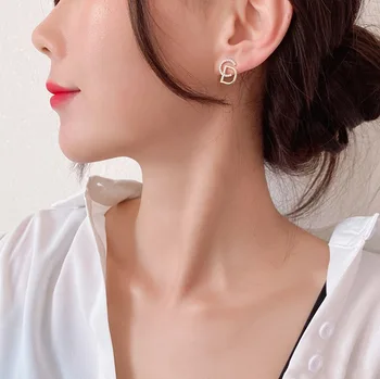 

New Arrive 2020 C And D Letter Earrings Hypoallergenic Personality Design Name Earrings Ladies Wedding Earrings