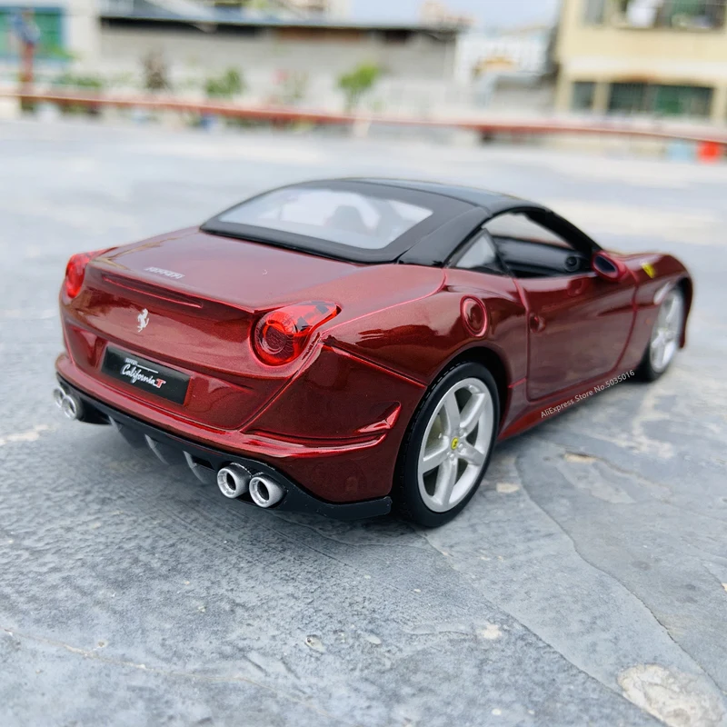 Модель автомобиля Феррари Калифорния Bburago 1:24 Авторизованная модель из сплава