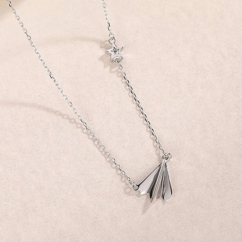 

WF Memory Paper Airplane Necklace S925 Silver Cool Fashion Fashion Non-mainstream Choker Birthday Gift Female Star Douyin