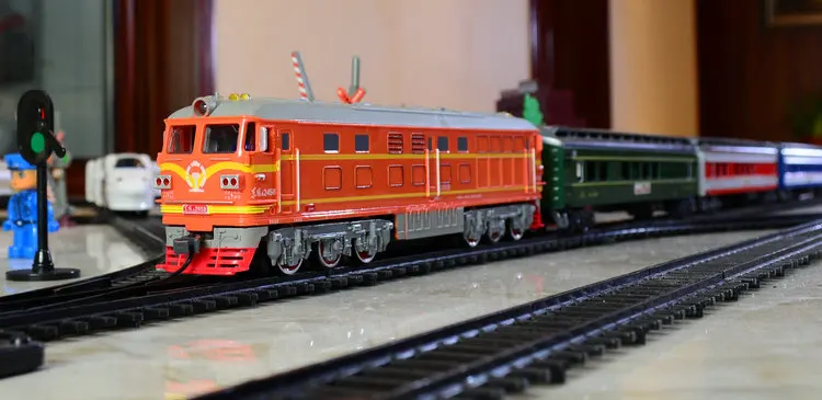 Зеленый рельсы для поезда модель поезда электрические игрушки Модель поезда Камера трек Dongfeng 4B локомотив