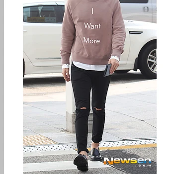 

Knee hole Slim fit jeans Men's black large size stretch long pants raw edge pencil pants Harajuku style ripped jeans black