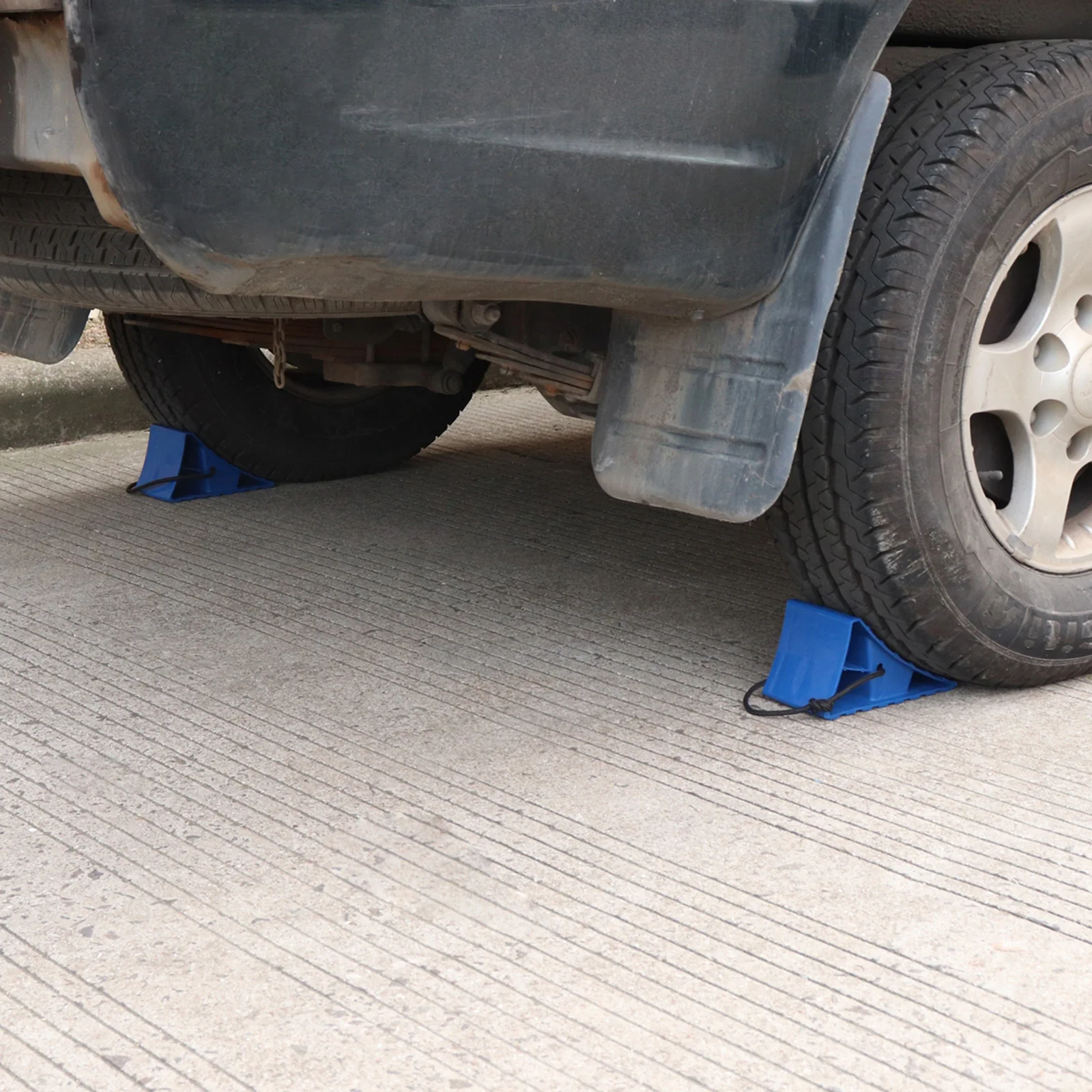 Wheel Chocks Heavy Duty with Rope for Travel Trailer Anti-slip 7.8 x 4.1 x 3.8