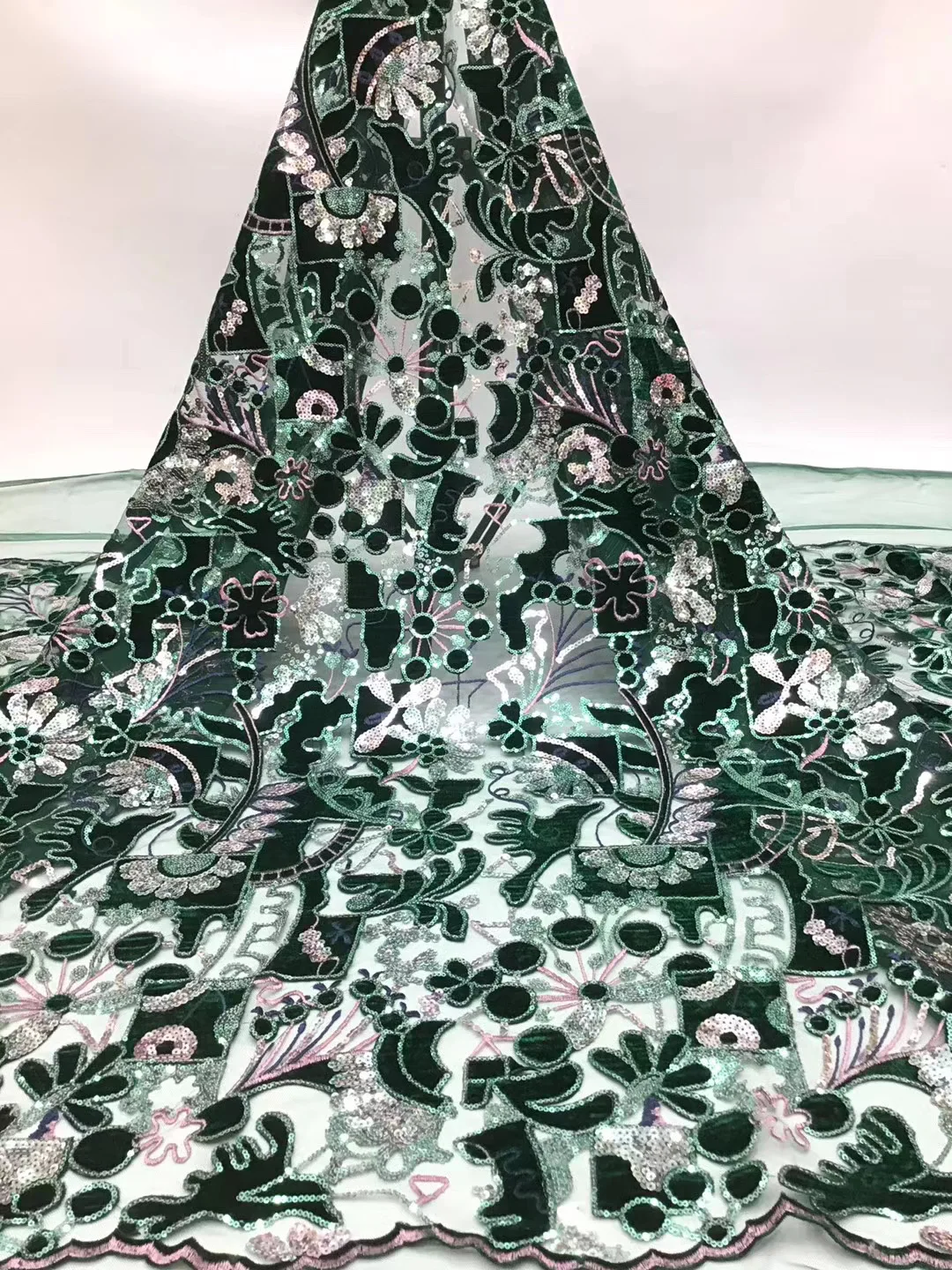 

The Latest African Lace Fabric 2021 High Quality Velvet Lace Nigerian Lace Fabric Wedding Dress D41871