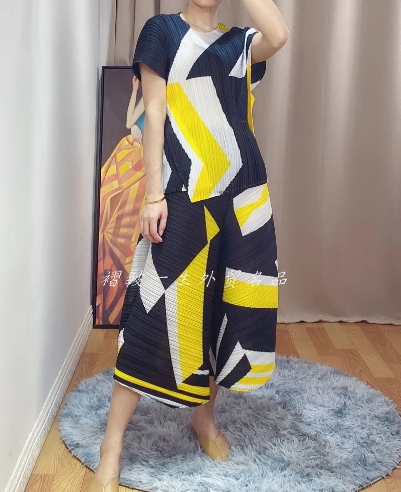 2020 summer women's new irregular tops Miyak fold