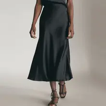 Женская сатиновая юбка с высокой талией на весну и лето, длинная юбка цвета металлик, блестящая шелковая юбка миди, серебристая, Черная