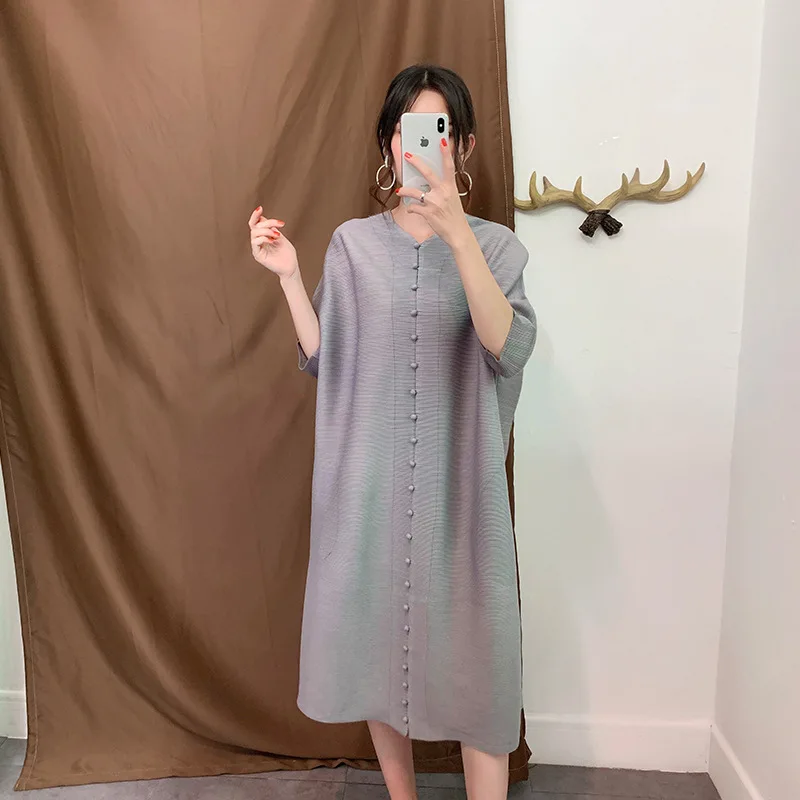 

Plus Size Dress 2019 Women Autumn Small V-Neck Solid Color Elastic Miyake Pleated Loose Casual Dress Midi For Women 45-70kg