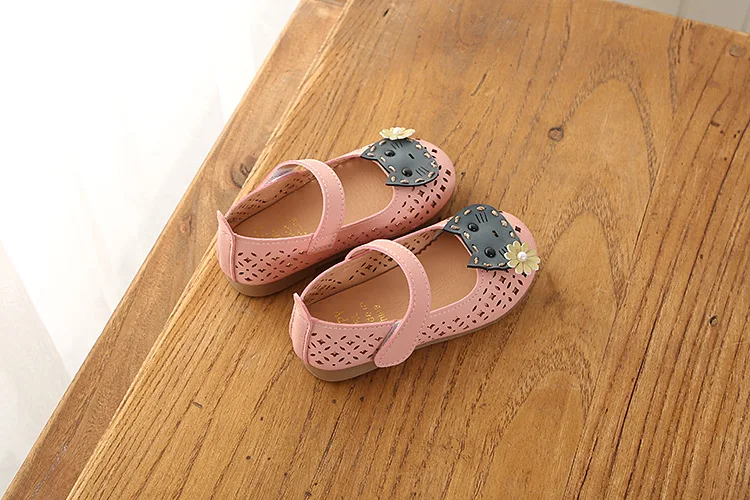 Дышащая обувь принцессы для девочек на плоской подошве; модная симпатичная детская обувь из искусственной кожи для девочек; повседневные туфли для детей младшего возраста