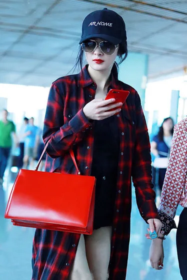 Осень стиль Yang Mi аэропорт Стиль Знаменитостей Явный тонкий длинный черный и красный сетки рубашка Универсальный плащ