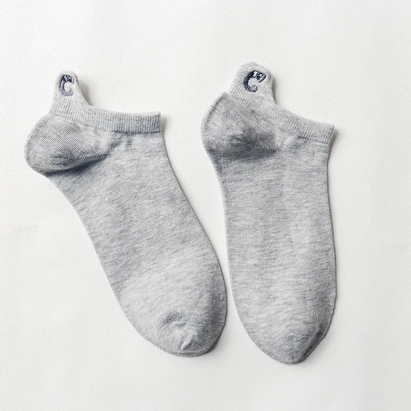 Сезон весна-лето; Хлопковые женские короткие носки с вышитым мультяшным монстром; Kwaii; однотонные дышащие парные носки; милые женские носки; подарок - Цвет: Light Grey