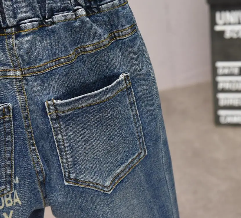 Джинсы для маленьких мальчиков брендовые Модные осенние детские брюки детская одежда, модные детские штаны, брюки для детей от 2 до 6 лет
