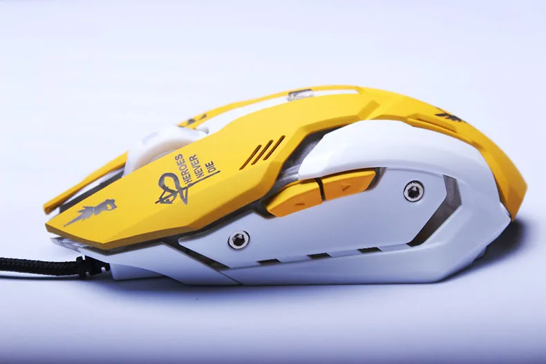 Wired gaming mouse for desktop setup