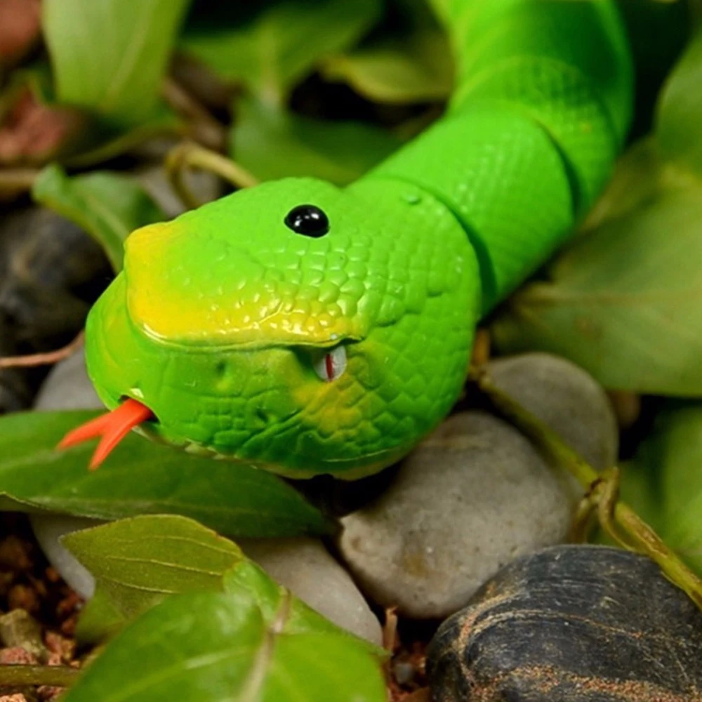 Remote Control Snake Rattlesnake Animal Trick Terrifying Mischief Toy Lifelike 