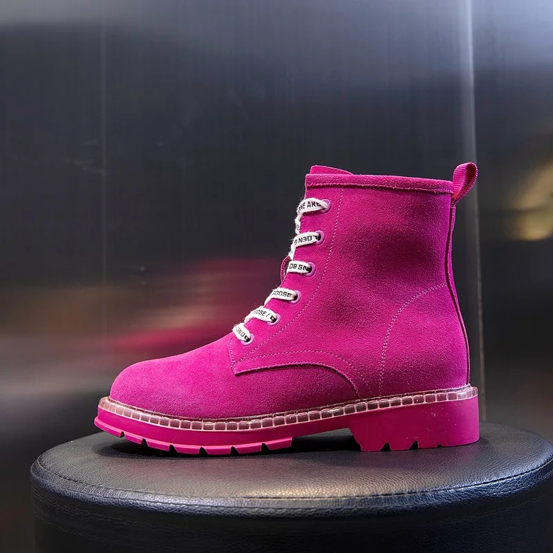 Женские зимние мотоциклетные ботинки из ZVQ кожи женская обувь на плоской подошве для прогулок розовые, красные, Черные ботильоны Размеры 35-39 CN