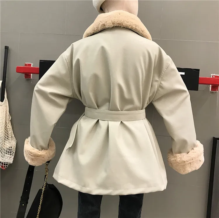 Новая осенне-зимняя куртка средней длины из искусственной кожи, Женское пальто с хлопковой подкладкой, верхняя одежда с отложным меховым воротником и длинными рукавами, стеганые пальто