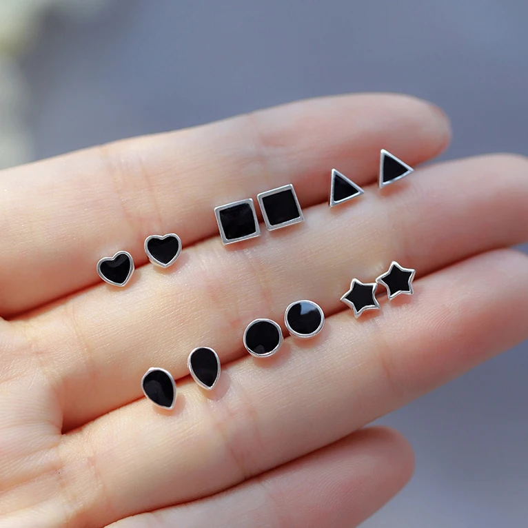 Pendientes de esmalte negro minimalistas para mujer, aretes pequeños de triángulo, Estrella redonda, corazón, Plata de Ley 925, pendientes de boda