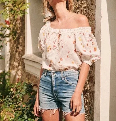 

Women Shirt 2019 Spring and Summer New Embroidered Off-shoulder Top