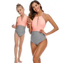 Популярный дизайн, купальник-бикини для мамы и дочки, сексуальный цельный купальник в полоску с оборками и лямкой на шее для женщин и маленьких девочек