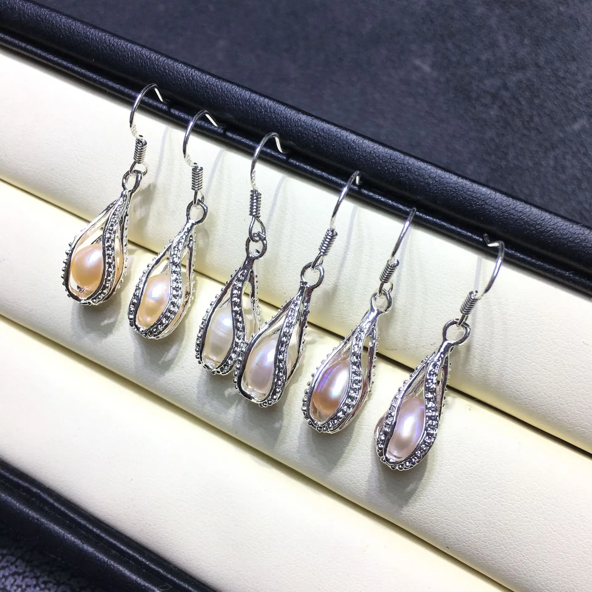 

Purple Moon Pearl Freshwater Pearl Earrings