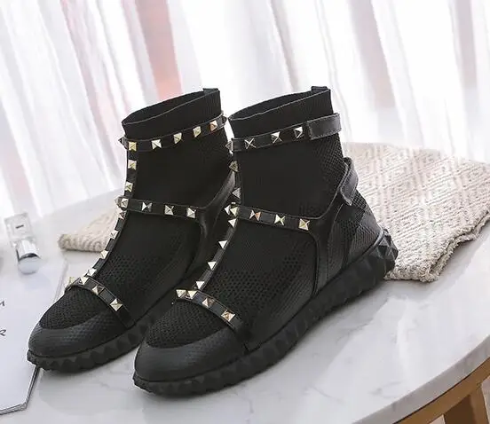 Новые милые черные сапоги до середины икры из ткани женская обувь на плоской подошве с круглым носком женские ботинки без застежки с металлическим декором