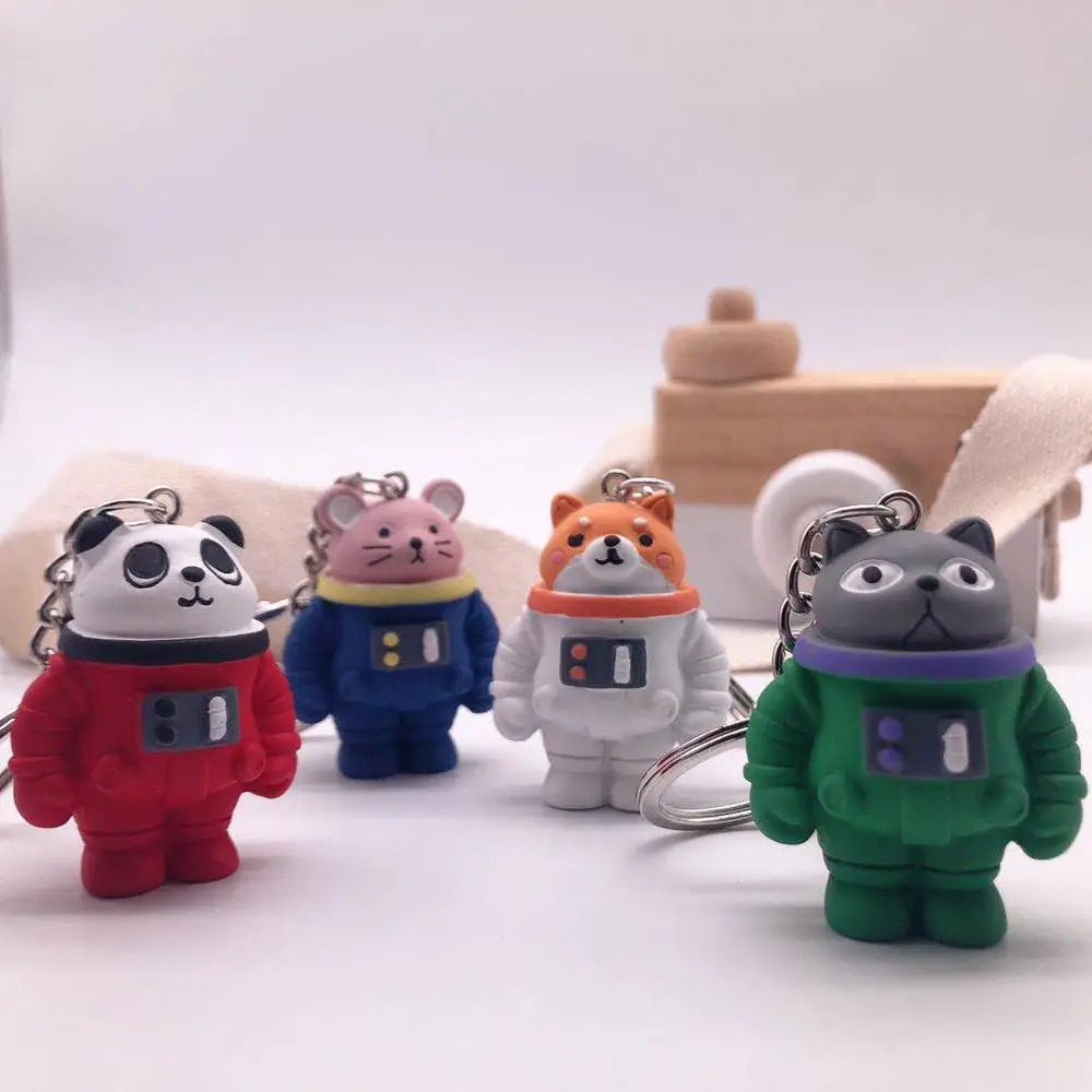 

2020 Cartoon Astronaut Keychain Personality Panda Dog Cute Keyring Space Robot Boy Bag Key Chains Gift Ornament Trinkets Keyfob