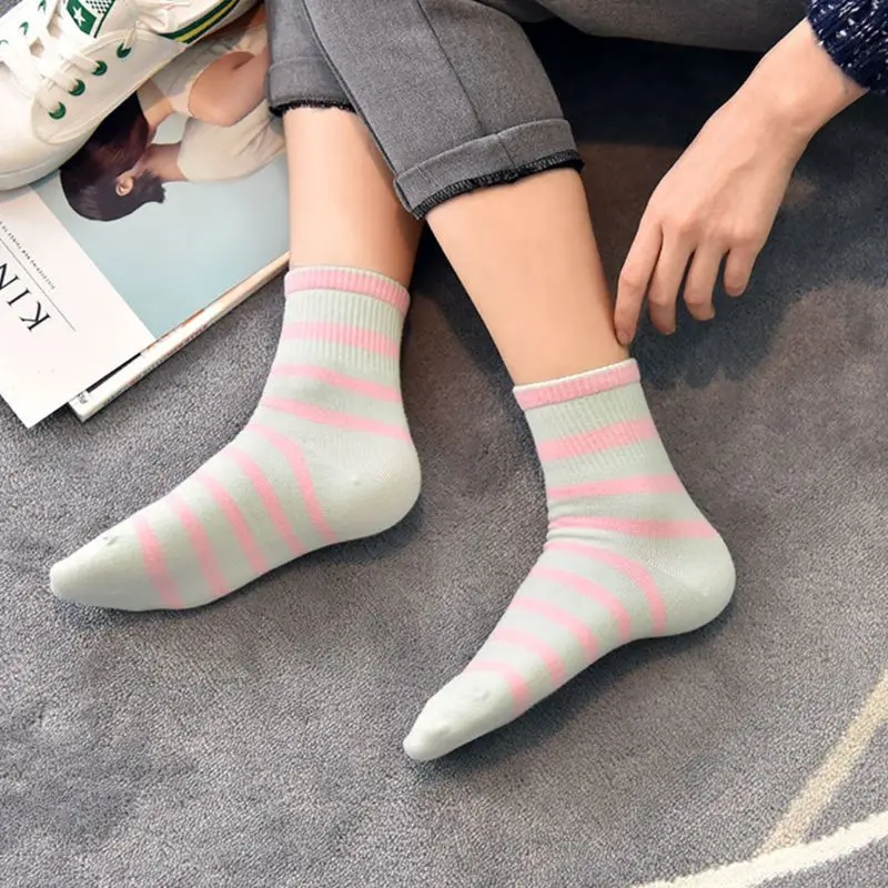5 пар, корейские женские милые носки ярких цветов в полоску, Осенние Чулочные изделия