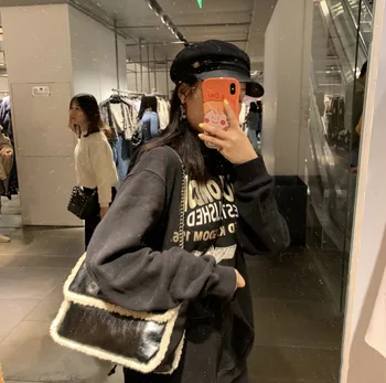 

Personalized Bag Women's Autumn and Winter Fashion Niche Color Matching Imitation Lambskin Wool Plush Messenger Composite Bag