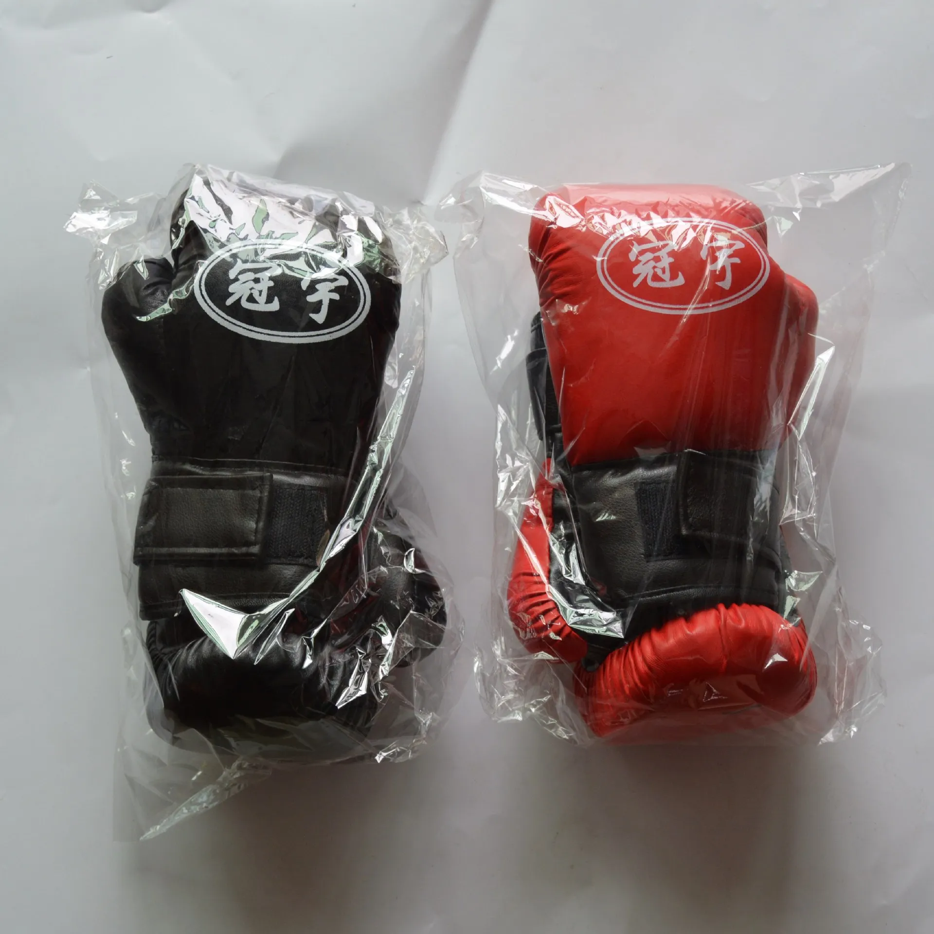 

Emperor Sports CHILDREN'S Boxing Gloves Fighting Free Combat Gloves Environmentally Friendly Non-Peculiar Smell Hot Sales