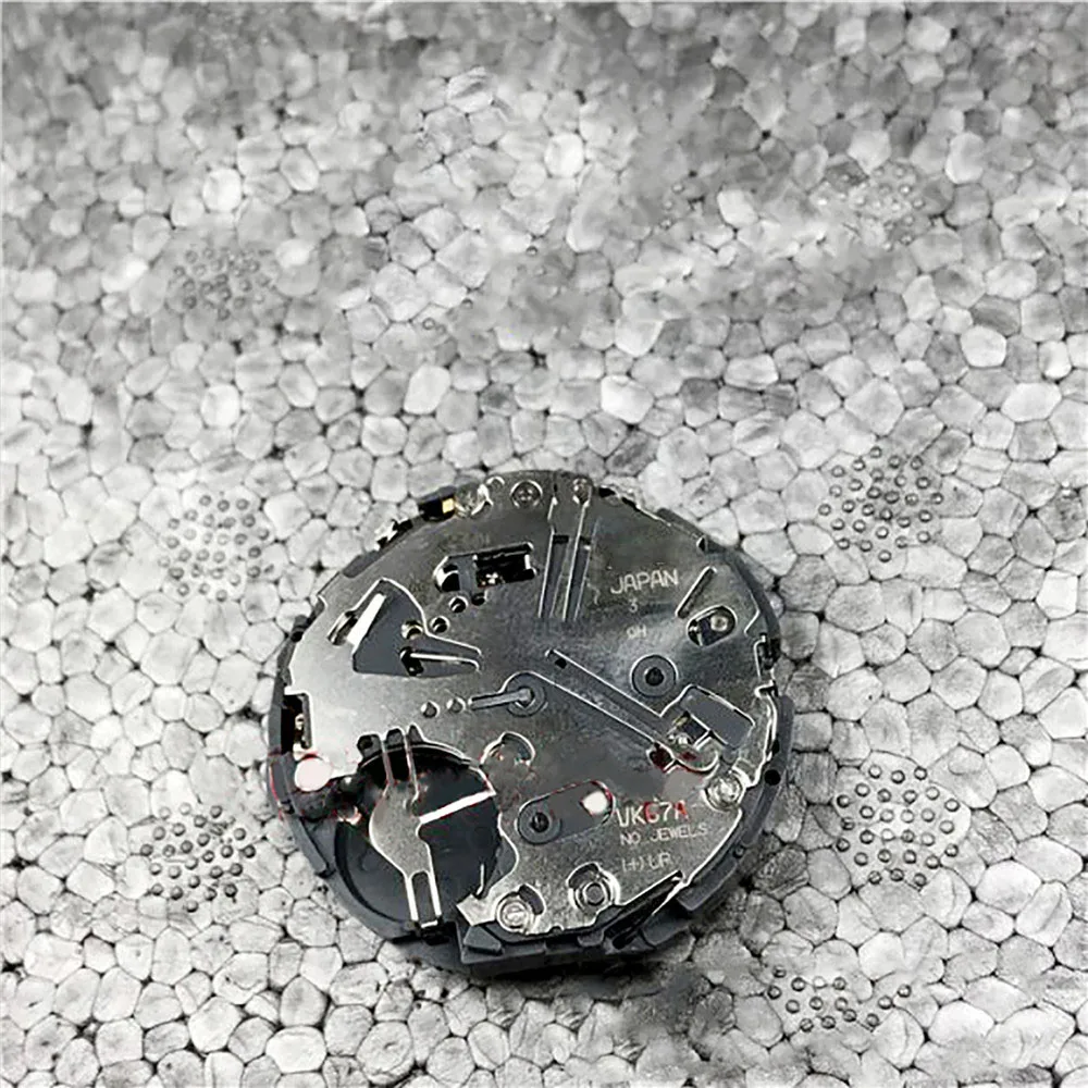 Pacemasters Seiko VK67 Is A Combination Of Battery-powered Movement  Regulated By A Quartz Crystal To Run Main Hands, And VK-series Chronograph  Is Equipped With A 3-pointed Hammer With An 
