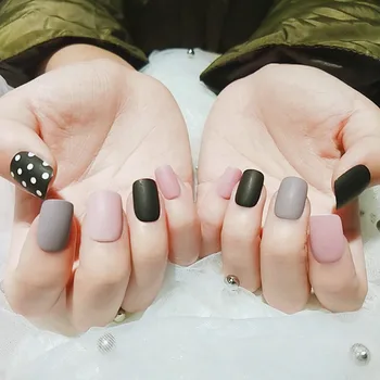 

24pcs/boxed cute Black Dot Jump Color matte false nails full cover short square head press on nails for girls DIY acrylic nail