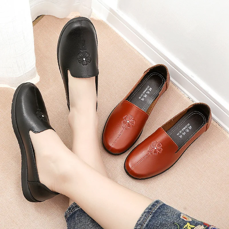 2024 Spring Autumn Women Leather Casual Flat Shoes Women's Loafers Soft Round Toe Slip On Shoes Mother single Shoes