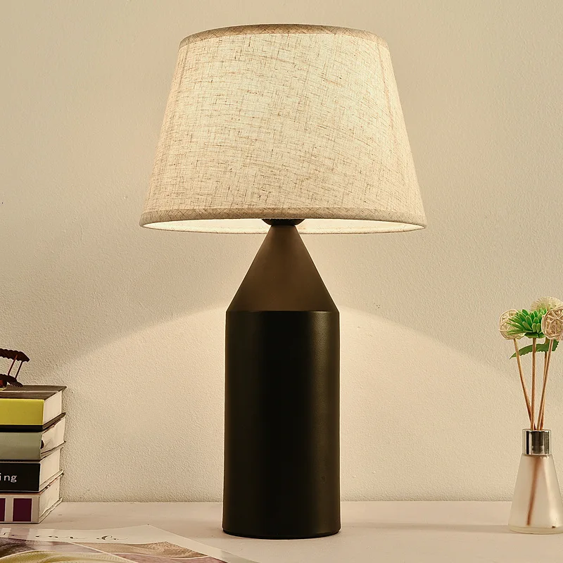 Beige cover Europe Bedroom Bedside Desk Lamp Personality Living Room Restaurant Study Hotel Guest Room Shop Arts Cloth Cover Desk Lamp - Цвет корпуса: Beige cover