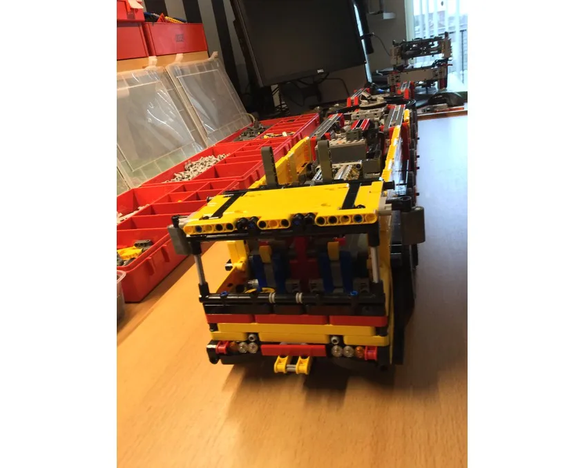 MOC 21510 LTM 11200 Crane 3 by Peteria with 5711 pieces