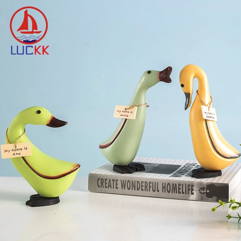 

LUCKK Nordic Creative Wooden Duck Model 3 Piece Set Handicraft Figurines For Home Room Wedding Decor Christmas Gift Kids Toys