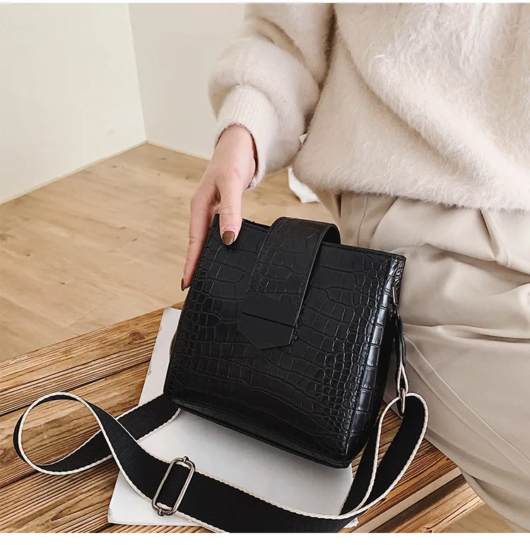

Textured Bag Net Red Celebrity Style WOMEN'S Bag New Style 2019 Retro Crocodile Pattern Wide-Strap Shoulder Bucket Bag Women's