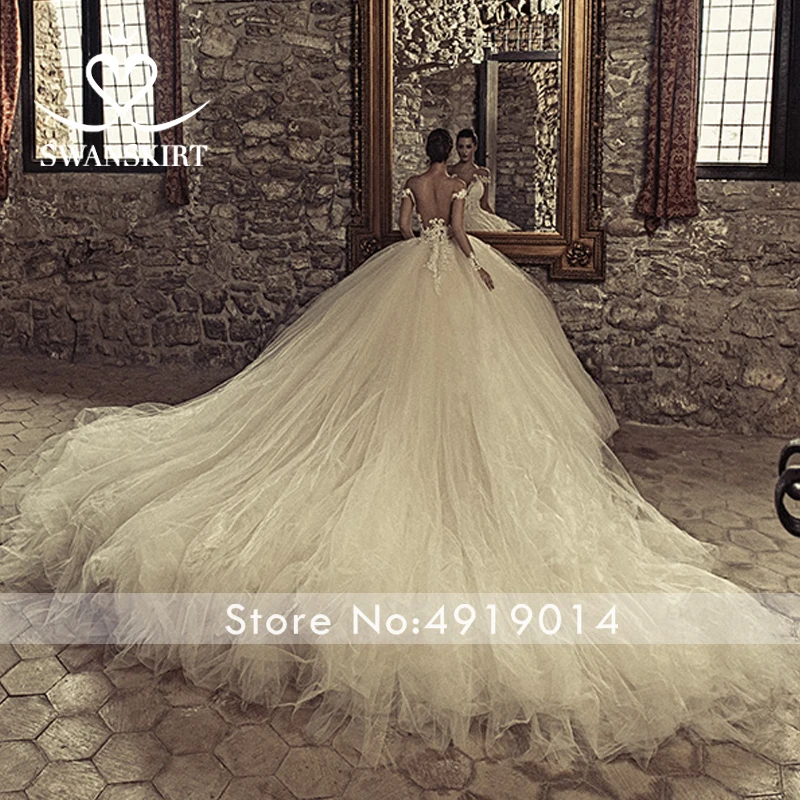 Luxury Ball Gown Wedding Dress Swanskirt Appliques Long Sleeve Chapel Train Open back Bride Princess robe de mariee H147