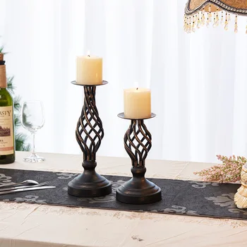 

Hollow Iron Vintage Candle Holder Simple Metal Romantic Candlestick Restaurant Farol Portavelas Retro Dining Table Decor MM60ZT
