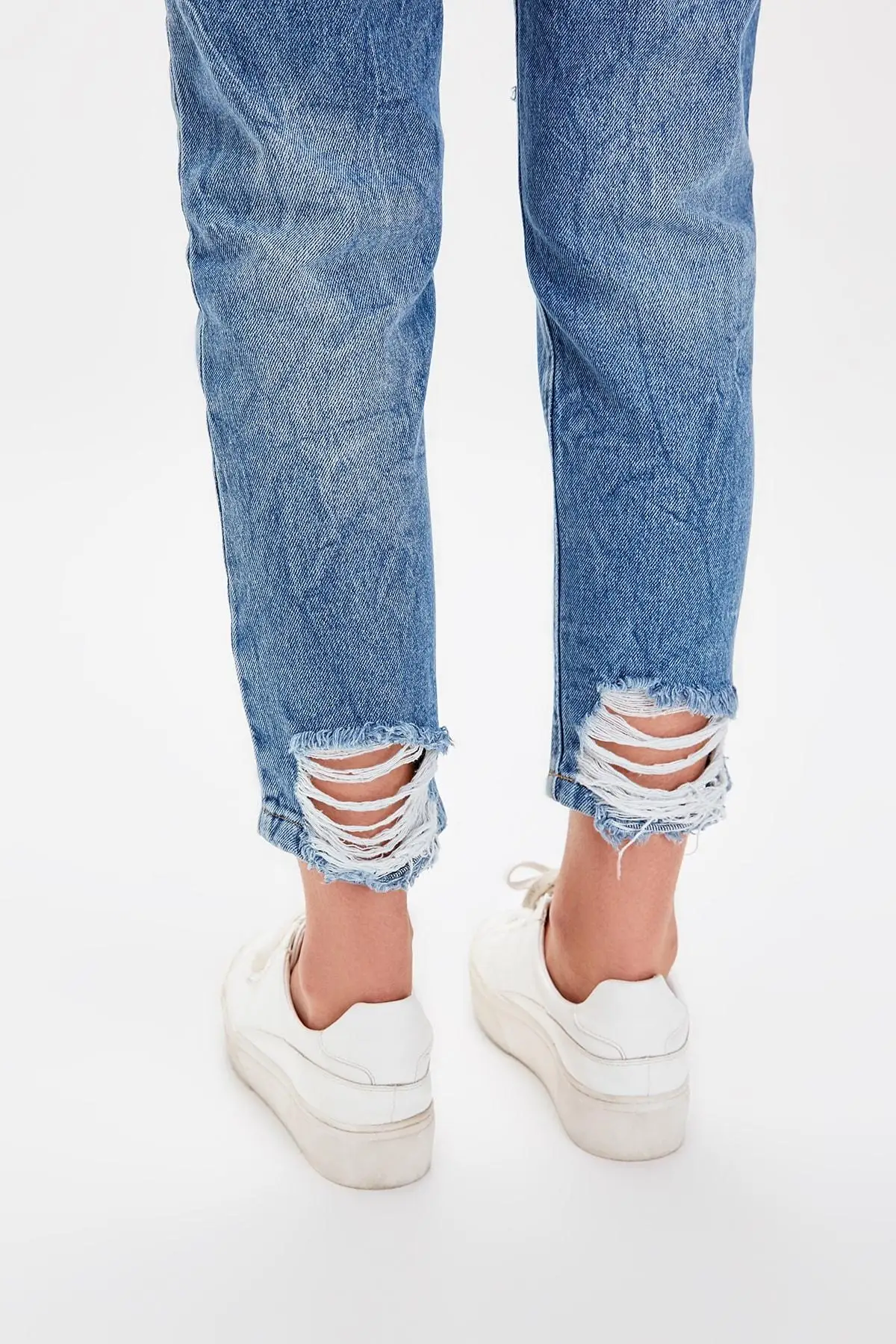 Trendyol Mavi-Flushing High Bel Mom Jeans TWOAW20JE0078